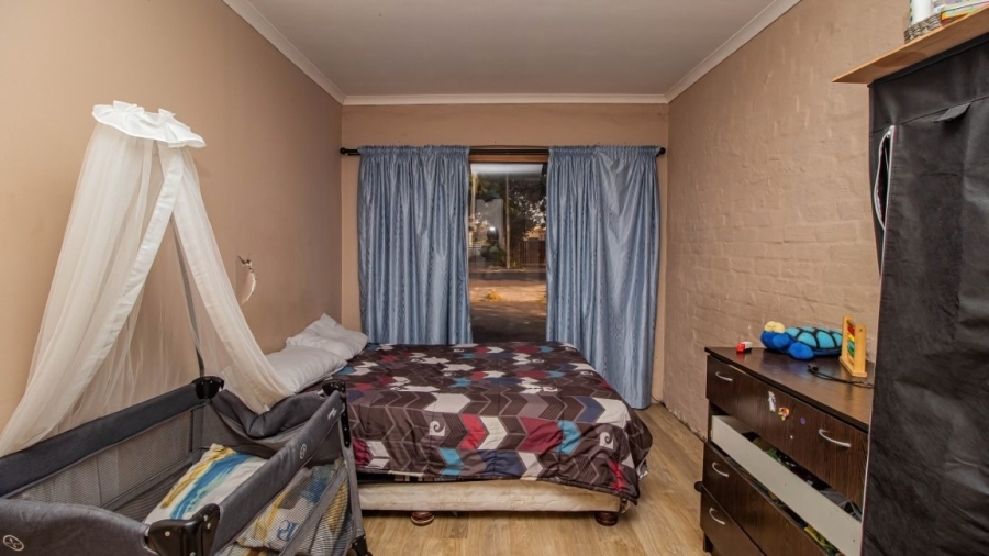 4 Bedroom Property for Sale in Oakglen Western Cape